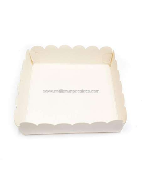 BANDEJITAS CARTULINA BLANCA CON ONDAS 10 x 10