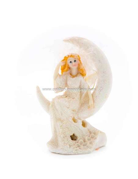 HADA SENTADA EN LUNA BLANCA