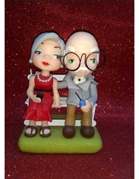 ADORNO PAREJA DE ABUELOS EN BANCO DE PLAZA