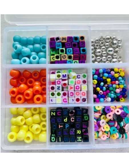 KIT DE CUENTAS PLASTICAS CON LETRAS PERLAS Y MOSTACILLA